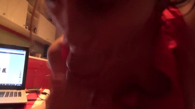 Ankizivavy mpisotro ronono ny anadahiny nefa tsy misy olona ao an-trano